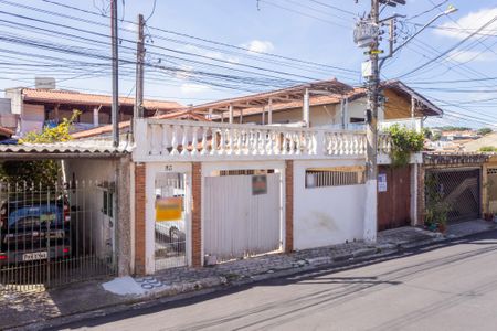 Casa à venda com 241m², 6 quartos e 3 vagasFachada