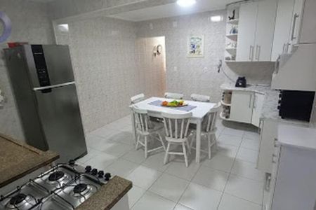 Casa à venda com 4 quartos, 251m² em Vila Gumercindo, São Paulo