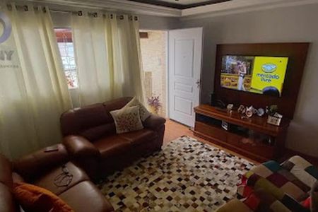 Casa à venda com 4 quartos, 251m² em Vila Gumercindo, São Paulo