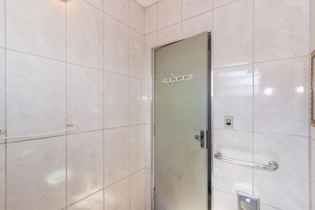 Banheiro de casa à venda com 4 quartos, 250m² em Vila Zulmira, São Paulo