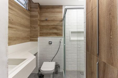 Banheiro de kitnet/studio para alugar com 1 quarto, 27m² em Vila Buarque, São Paulo