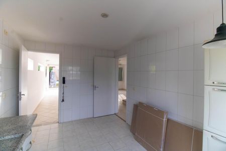 Casa de condomínio para alugar com 230m², 4 quartos e 2 vagasCozinha