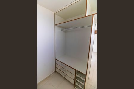 Casa de condomínio para alugar com 230m², 4 quartos e 2 vagasCloset da suíte