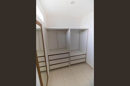Casa de condomínio para alugar com 230m², 4 quartos e 2 vagasCloset da suíte
