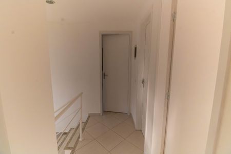 Casa de condomínio para alugar com 230m², 4 quartos e 2 vagasCorredor 