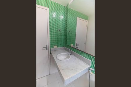 Casa de condomínio para alugar com 230m², 4 quartos e 2 vagasBanheiro Social