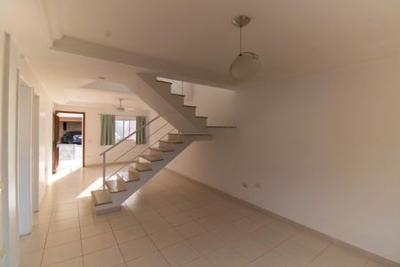 Casa de condomínio para alugar com 230m², 4 quartos e 2 vagasSala