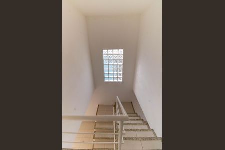 Casa de condomínio para alugar com 230m², 4 quartos e 2 vagasEscada 