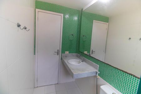Casa de condomínio para alugar com 230m², 4 quartos e 2 vagasBanheiro Social