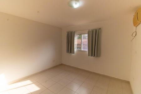 Casa de condomínio para alugar com 230m², 4 quartos e 2 vagasQuarto 1