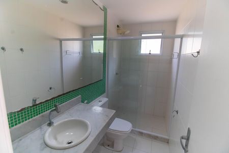 Casa de condomínio para alugar com 230m², 4 quartos e 2 vagasBanheiro Social