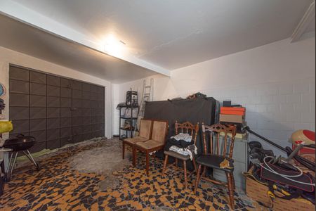 Casa à venda com 150m², 3 quartos e 2 vagasGaragem - Fundos
