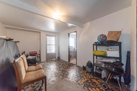 Casa à venda com 150m², 3 quartos e 2 vagasGaragem - Fundos