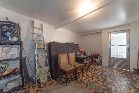 Casa à venda com 150m², 3 quartos e 2 vagasGaragem - Fundos