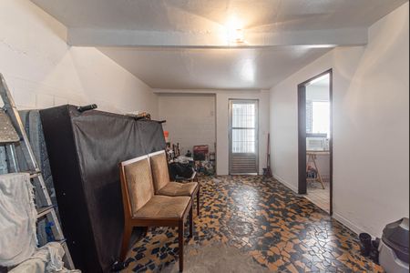 Casa à venda com 150m², 3 quartos e 2 vagasGaragem - Fundos