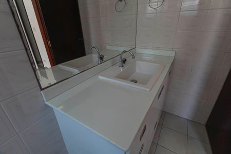 Casa para alugar com 100m², 3 quartos e 2 vagas Casa para alugar com 100m², 3 quartos e 2 vagasBanheiro da Suíte