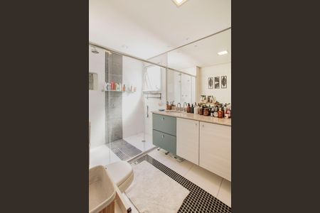 Apartamento à venda com 300m², 4 quartos e 3 vagasBanheiro da Suíte 1