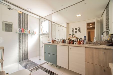 Apartamento à venda com 300m², 4 quartos e 3 vagasBanheiro da Suíte 1