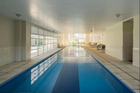 Apartamento à venda com 300m², 4 quartos e 3 vagasÁrea comum - Piscina coberta