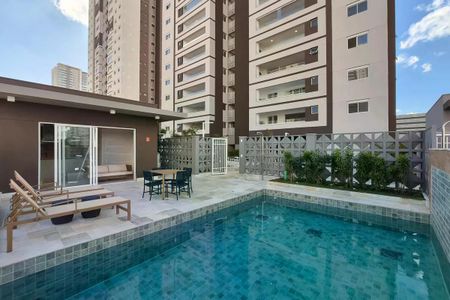 Apartamento à venda com 117m², 3 quartos e 2 vagasPiscina com churrasqueira e varanda em edifício residencial.