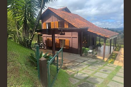Casa à venda com 163m², 4 quartos e 4 vagasFoto 01