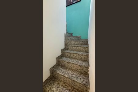 Casa para alugar com 115m², 2 quartos e 1 vagaEscada