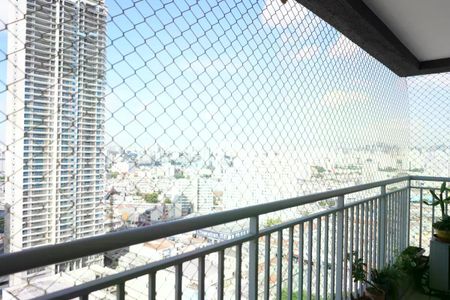 Apartamento à venda com 57m², 2 quartos e 1 vagaBalcony com vista para a cidade, com uma grade de segurança e plantas.