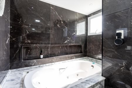 Apartamento à venda com 159m², 4 quartos e 3 vagasQuarto 1 - Banheiro da Suite