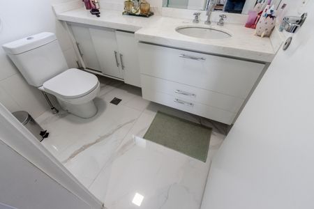 Apartamento à venda com 159m², 4 quartos e 3 vagasBanheiro do Corredor
