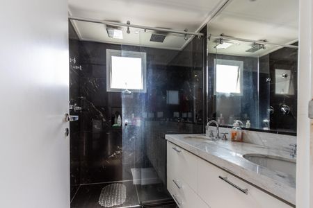Apartamento à venda com 159m², 4 quartos e 3 vagasQuarto 1 - Banheiro da Suite