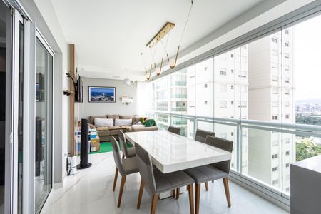 Apartamento à venda com 159m², 4 quartos e 3 vagasVaranda