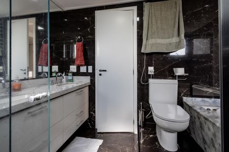 Apartamento à venda com 159m², 4 quartos e 3 vagasQuarto 1 - Banheiro da Suite