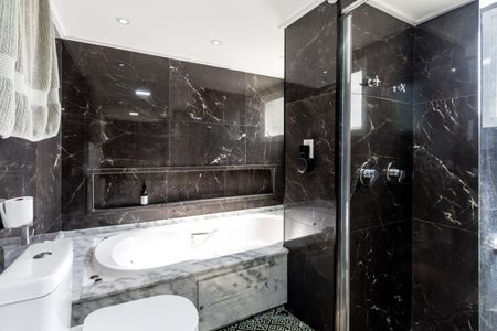 Apartamento à venda com 159m², 4 quartos e 3 vagasQuarto 1 - Banheiro da Suite
