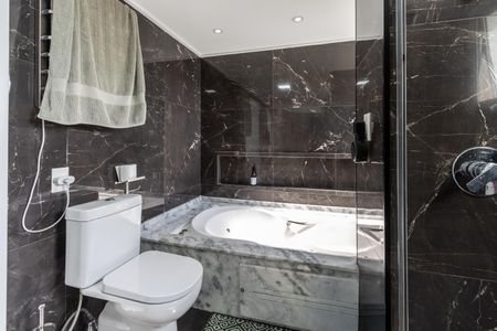 Apartamento à venda com 159m², 4 quartos e 3 vagasQuarto 1 - Banheiro da Suite