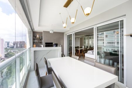 Apartamento à venda com 159m², 4 quartos e 3 vagasVaranda