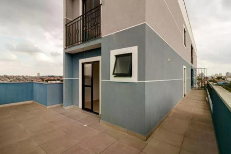 Apartamento à venda com 119m², 2 quartos e sem vagaVaranda com vista para a cidade, com piso de cerâmica e janela pequena.