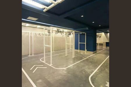 Apartamento à venda com 26m², 1 quarto e sem vagaPiscina com iluminação adequada e decoração simples.