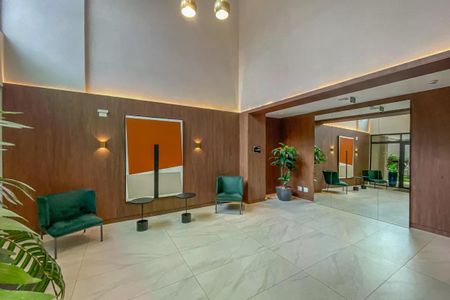 Apartamento à venda com 26m², 1 quarto e sem vagaPátio com duas cadeiras verdes e uma planta em um apartamento moderno.