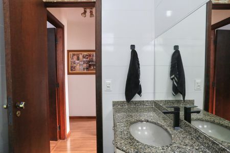 Apartamento à venda com 144m², 3 quartos e 2 vagasBanheiro
