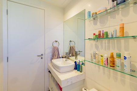 Apartamento à venda com 135m², 4 quartos e 3 vagasBanheiro da Suíte 3