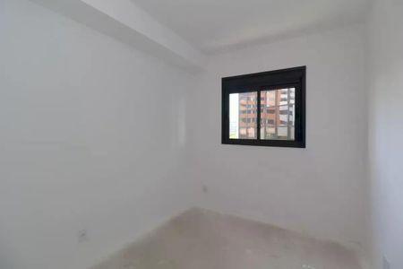 Janela com vista para edifício de apartamentos, com luz natural e iluminação adequada. de kitnet/studio à venda com 1 quarto, 28m² em Pinheiros, São Paulo