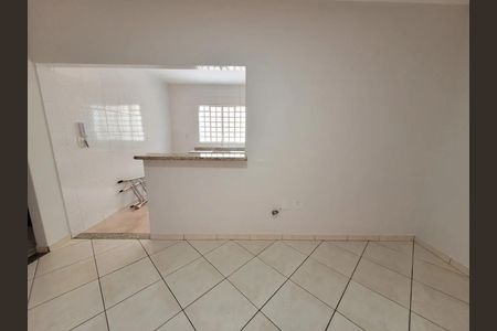 Casa para alugar com 150m², 3 quartos e 2 vagasSala