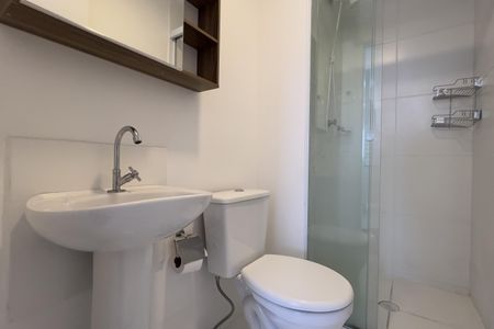 Banheiro de apartamento para alugar com 2 quartos, 36m² em Vila das Bandeiras, Guarulhos