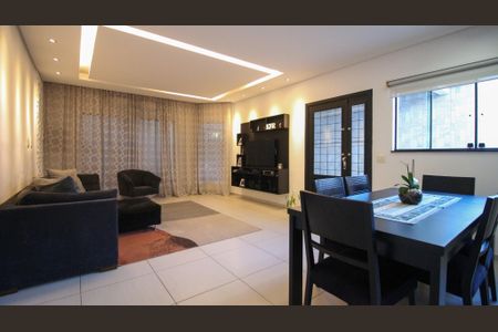 Casa à venda com 2 quartos, 230m² em Vila Graciosa, São Paulo