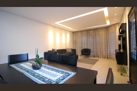 Casa à venda com 2 quartos, 230m² em Vila Graciosa, São Paulo