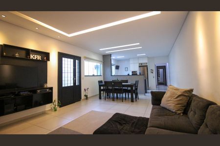 Casa à venda com 2 quartos, 230m² em Vila Graciosa, São Paulo