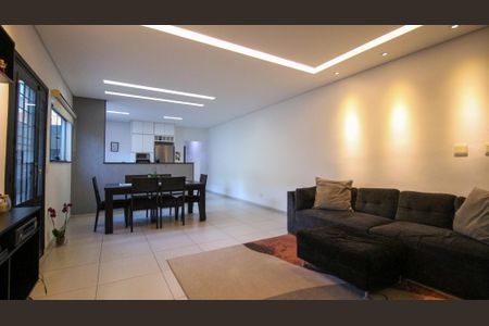 Casa à venda com 2 quartos, 230m² em Vila Graciosa, São Paulo