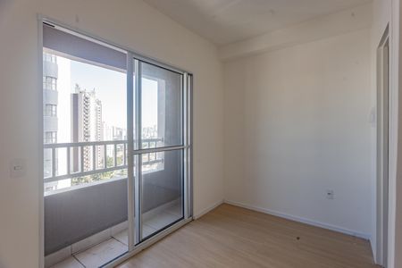 Sala e cozinha de apartamento para alugar com 2 quartos, 20m² em Vila Santo Estefano, São Paulo
