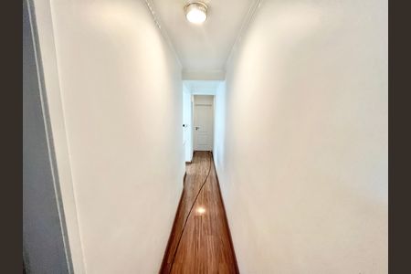 Casa à venda com 134m², 3 quartos e 2 vagas Casa à venda com 134m², 3 quartos e 2 vagasCorredor