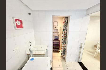 Casa à venda com 134m², 3 quartos e 2 vagas Casa à venda com 134m², 3 quartos e 2 vagasÁrea de Serviço